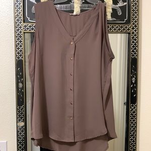 Women’s short sleeved blouse.
